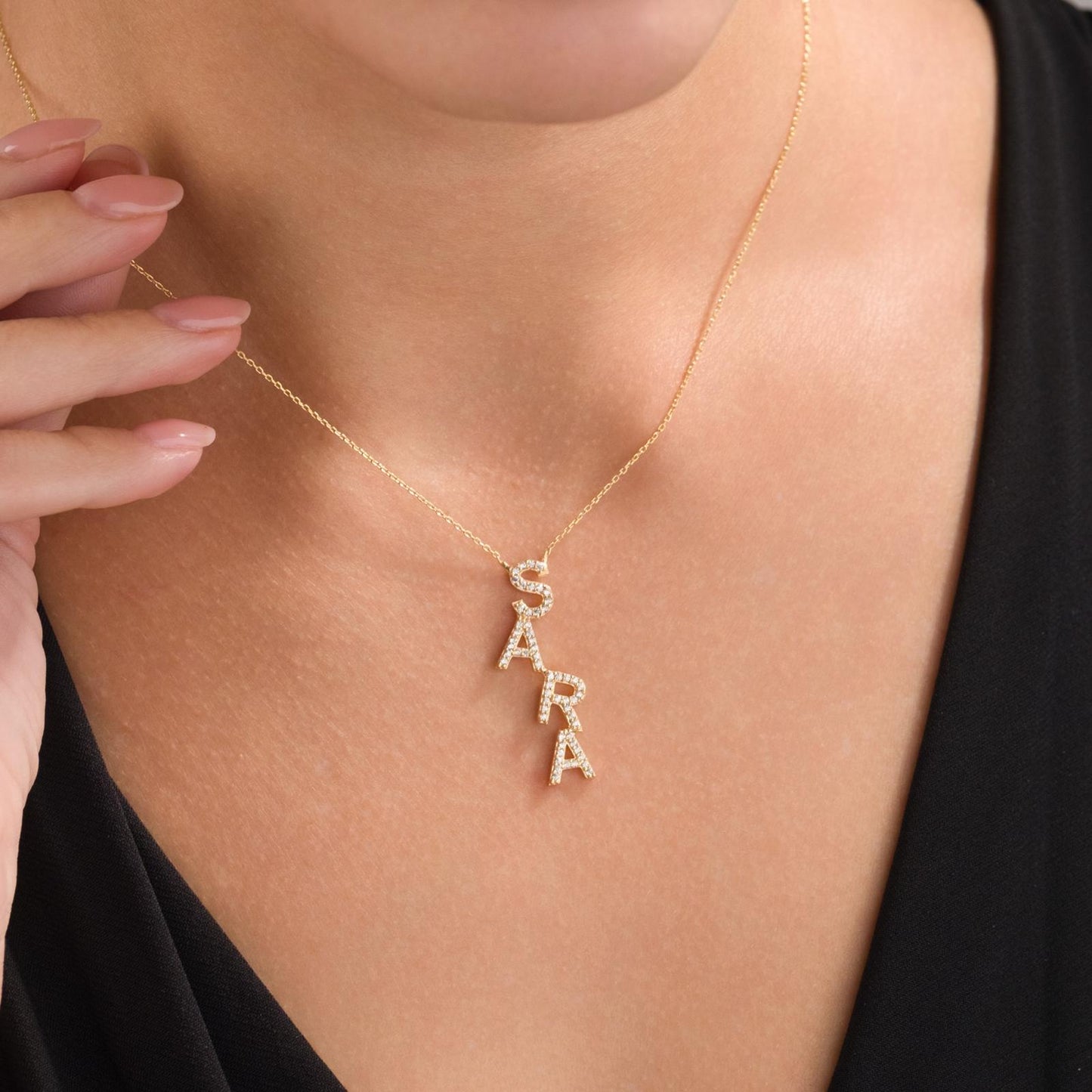 DİKEY İSİM TAŞLI HARF KOLYE | 925 Gümüş